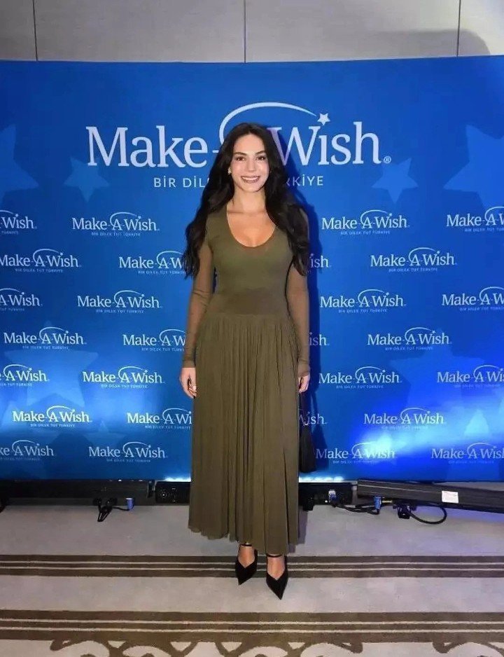 ebrusahinsunsun's tweet photo. The most beautiful heart in the world 🫠🫠🧿🧿🧡🧡😍 #ebruşahin #MakeaWish https://t.co/oTPttyFNLe