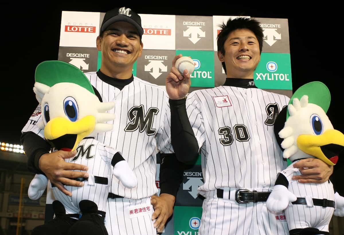 bibiaano's tweet photo. 10/6
伊藤義弘さんが亡くなられて１年
もう１年も経ったよ

胸にポッカリ空いた寂しさや喪失感は未だに癒えませんが、在りし日の伊藤ちゃんの笑顔を思い出して一日を過ごそうと思います

このポストを見掛けた方も伊藤義弘さんを思い出し、故人を偲んでくださると嬉しいです
#chibalotte https://t.co/BZReMN7DFi