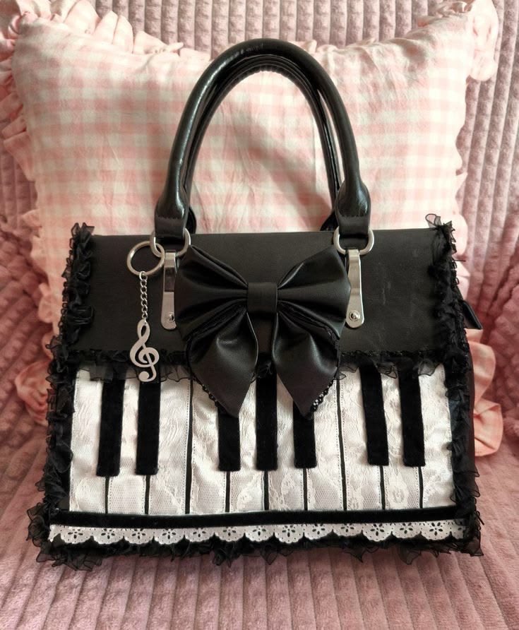 virtualh3arts's tweet photo. ˖ ܁♬⋆.˚𝄞🎹 https://t.co/UZYKYMAZTe