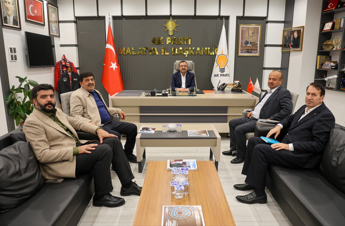 AliBakantr's tweet photo. Yeşiltepe Galericiler Sitesi Kooperatif Başkanı İzzet Atsız ve önceki dönem başkanı Yalçın Yalçın’a ziyaretleri için teşekkür ediyorum. https://t.co/jU6mwRjnai