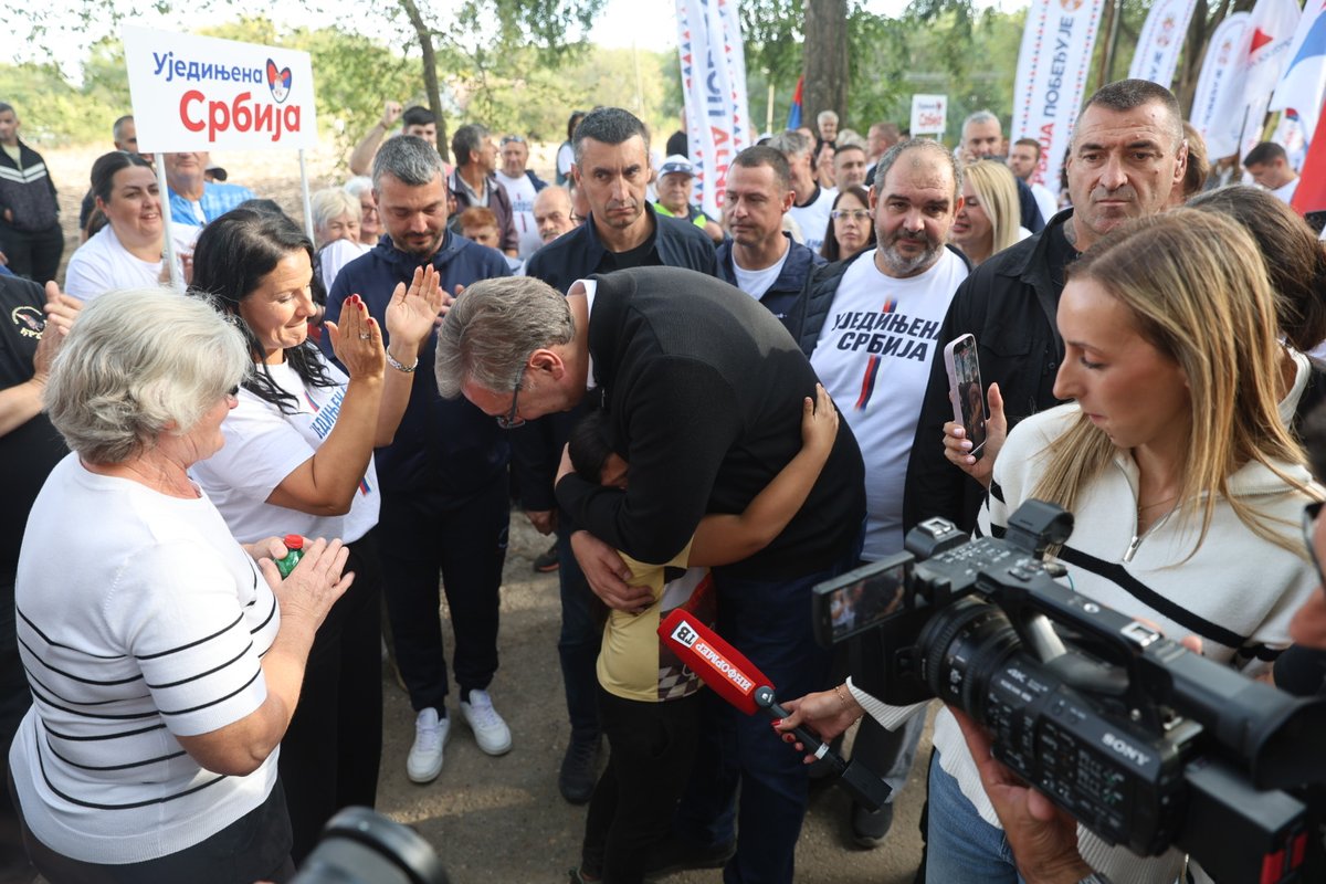 sns_srbija's tweet photo. Носилац листе "Александар Вучић - Уједињена Србија" Александар Вучић @avucic поручио је да ће та листа победити на изборима ако стране службе нешто не измисле, као и да је политичким противницима све јасније да ће изгубити изборе.
https://t.co/kfkW2gHOA7 https://t.co/hJRnoMQz8q