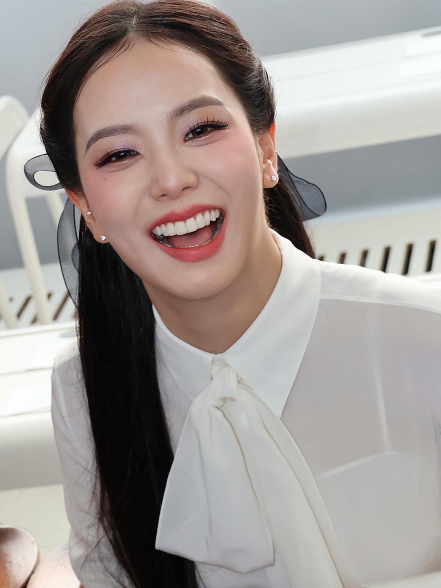 103_Chaesoo's tweet photo. Hatred can only be overcome with love... How about we just spread love to Jisoo? And ignore a certain group—time always puts everything in its place. 🤍 🍀 

ALWAYS WITH JISOO 
#JisooShinesBrighter https://t.co/BXdiZN8shv