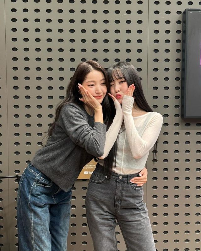 DEARBUDDYBR's tweet photo. #INFO | Sowon em breve postará um vídeo com participação da Yuju em seu canal no YouTube.

No dia 28/09, ela postou em sua comunidade que junto com a Yuju, responderá e dará conselhos aos apelos mandados pelos fãs através de um formulário.

#SOWON #KIMSOWON #김소원 #소원 https://t.co/Ih11waCEtE