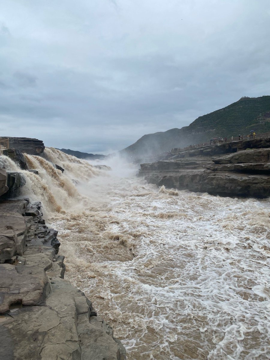 Mariah89909129's tweet photo. Push through tough vibes, like the roaring wave of the Yahan Waterfall flowing over the marsh. https://t.co/FwCtw5Ulnp