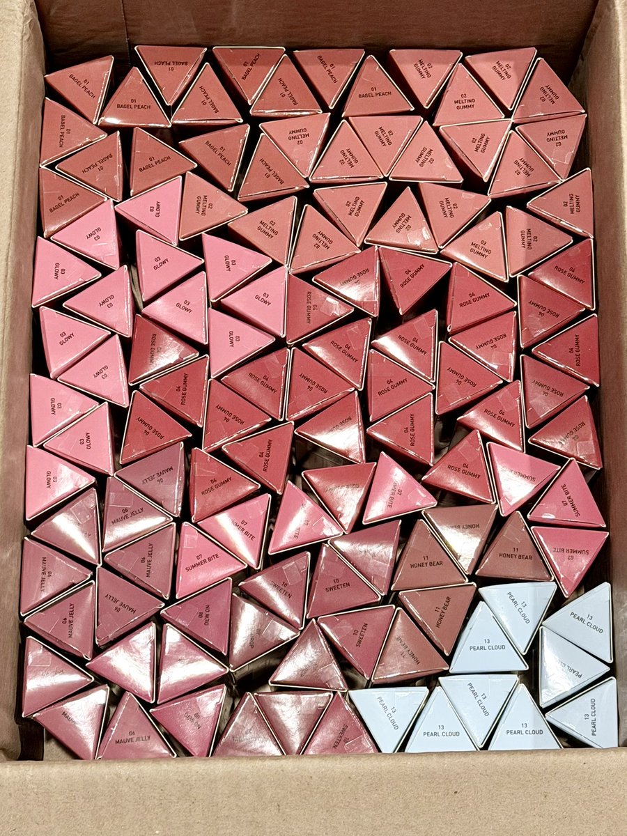 b_paticia's tweet photo. WTS ✨

Multi Eye Color Palette 350
Face Blush 250 
Misty Lip Bear 250
Velvet Lip Tint 250
Gummy Oil Tint 150 

สินค้าเหลือน้อยแล้วค่า สีมีตามในรูปค่า

📮ส่งเหมา 40 เหมือนเดิมจ้า 

#3CERoyalDatexPond 
#MULTIEYECOLORPALETTE https://t.co/vs6BlAiSL0