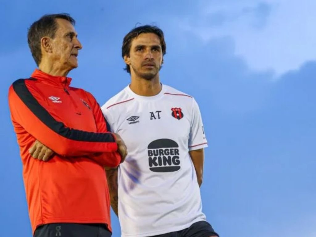 CanteraTica's tweet photo. Algunos de los grandes técnicos que tuvo Bryan Ruiz a lo largo de su carrera

🇵🇹Jorge Jesus
🇦🇷Jorge Sampaoli
🇧🇪Michel Preud’homme
🇳🇱Phillip Cocu, Martin Jol
Steve McClaren
La Volpe
Pinto
Ramírez
Guima
Medford

Una carrera rodeada de grandes nombres y distintas escuelas de fútbol https://t.co/PKuPjYHLoz