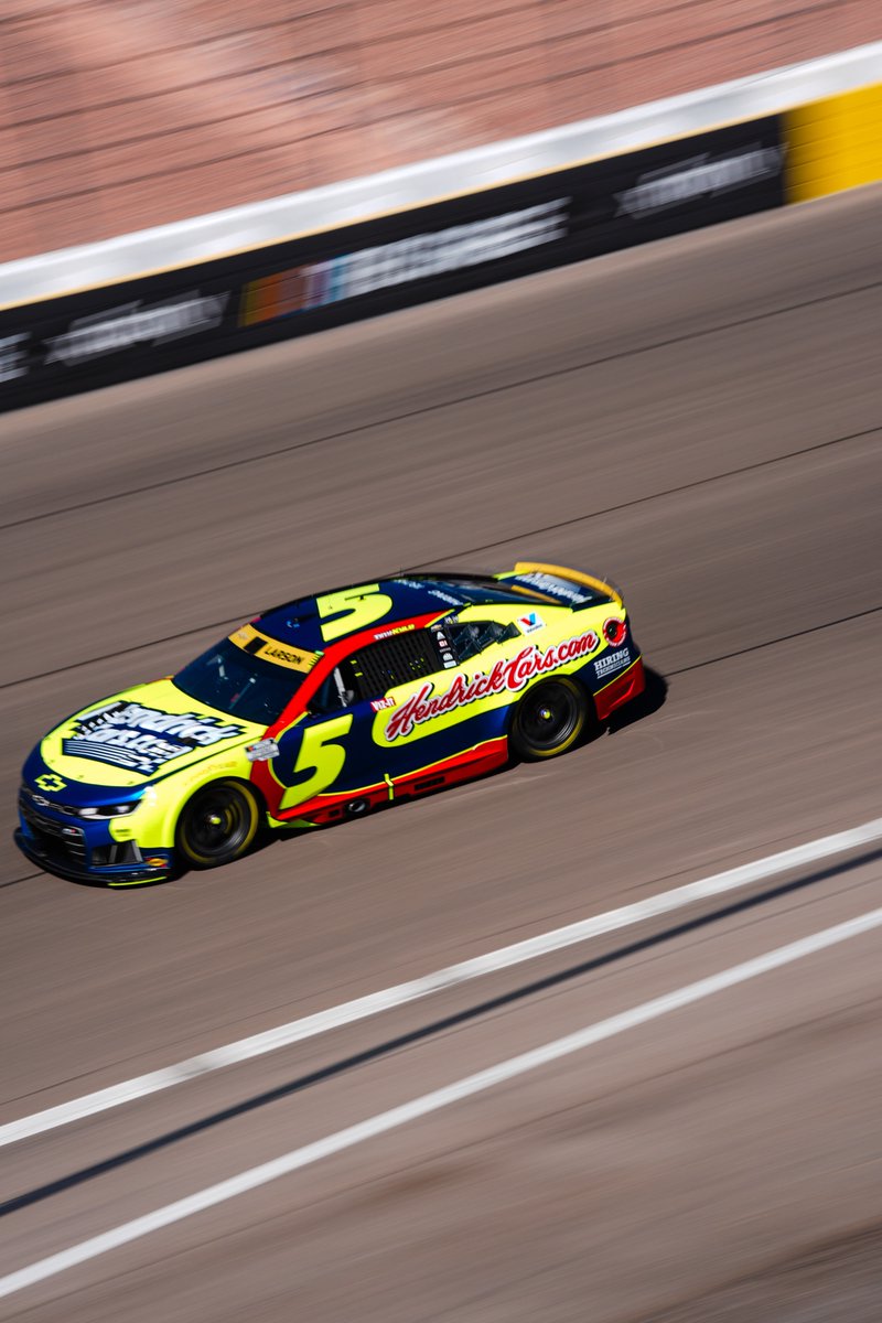 JeffGordonWeb's tweet photo. This one was for Kyle. And the @Hendrick5Team definitely made him proud. 💛 https://t.co/g0FJncqili