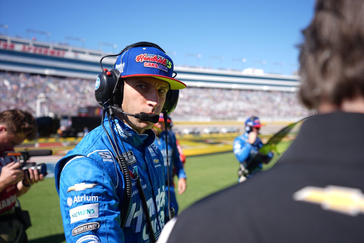 JeffGordonWeb's tweet photo. This one was for Kyle. And the @Hendrick5Team definitely made him proud. 💛 https://t.co/g0FJncqili