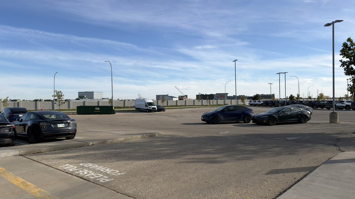 Drive_Protected's tweet photo. Tesla Winnipeg 🇨🇦 is completely out of vehicles. All you see here are customer vehicles and loaners. Inventory has been moving! https://t.co/3cu8FV1QnK