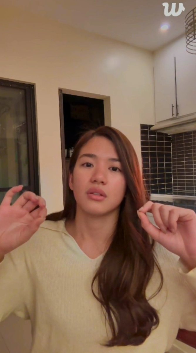 Mariyaaah33's tweet photo. Medyo naconfuse ako pagkasabi ni Ms. Aiah na 11 pm na. Chineck ko relo ko. Naalala ko wala pa pala ako sa Pilipinas.😭
Pero grabe naman, ang ganda niya dito. 😍 https://t.co/TBkchSdBfq