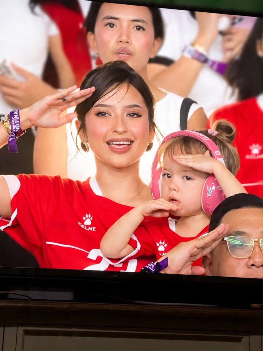 sehyrui's tweet photo. JENNIFER COPPEN CAKEP PARAHH 🥹❤️
Justin Hubner, bini lu cantik bangett 😭 

#TimnasDay https://t.co/xKDm6qGYBp