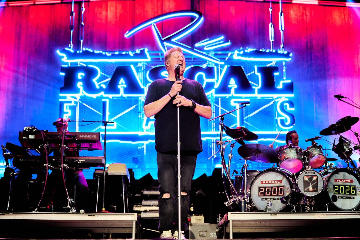 rascalflatts's tweet photo. Ocean City! Y’all showed up! 🔥 
Thanks for singing along and making it one heck of a night. 

📸 Evan DeStefano https://t.co/w4ypp4Y3u6