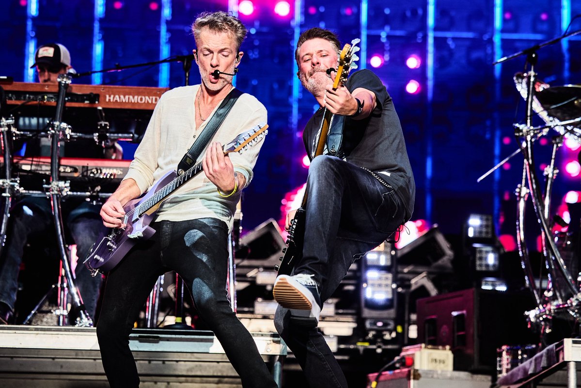 rascalflatts's tweet photo. Ocean City! Y’all showed up! 🔥 
Thanks for singing along and making it one heck of a night. 

📸 Evan DeStefano https://t.co/w4ypp4Y3u6