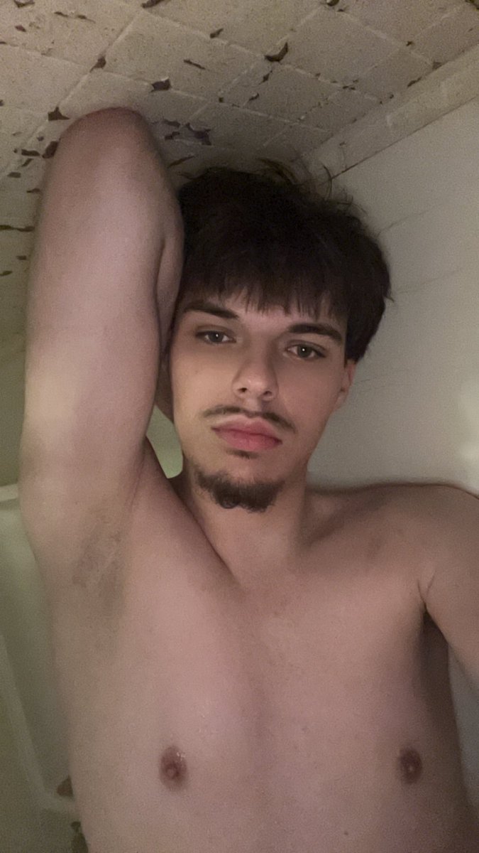 AlphaThizzy's tweet photo. Get that wallet leaking‼️

#FinDom #Cashmaster #cashgod #cashalpha #dom #sniff #serve #send #cashmaster #feet #malefeet #footfetish #findom #footworship #cashslave #finsub #domination  #trampling https://t.co/2jSww2wnxB