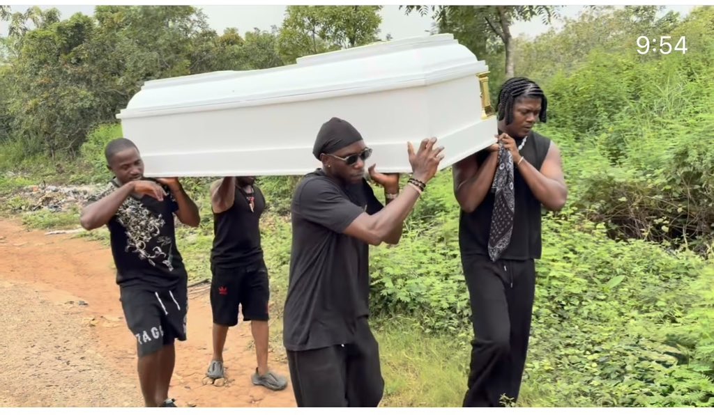MissRozapepper's tweet photo. VERYDARKMAN’s management released statements that VERYDARKMAN passed away  last night. May his soul rest in perfect peace. 
Is this another skit or what?? https://t.co/xpEfQjjQ0R