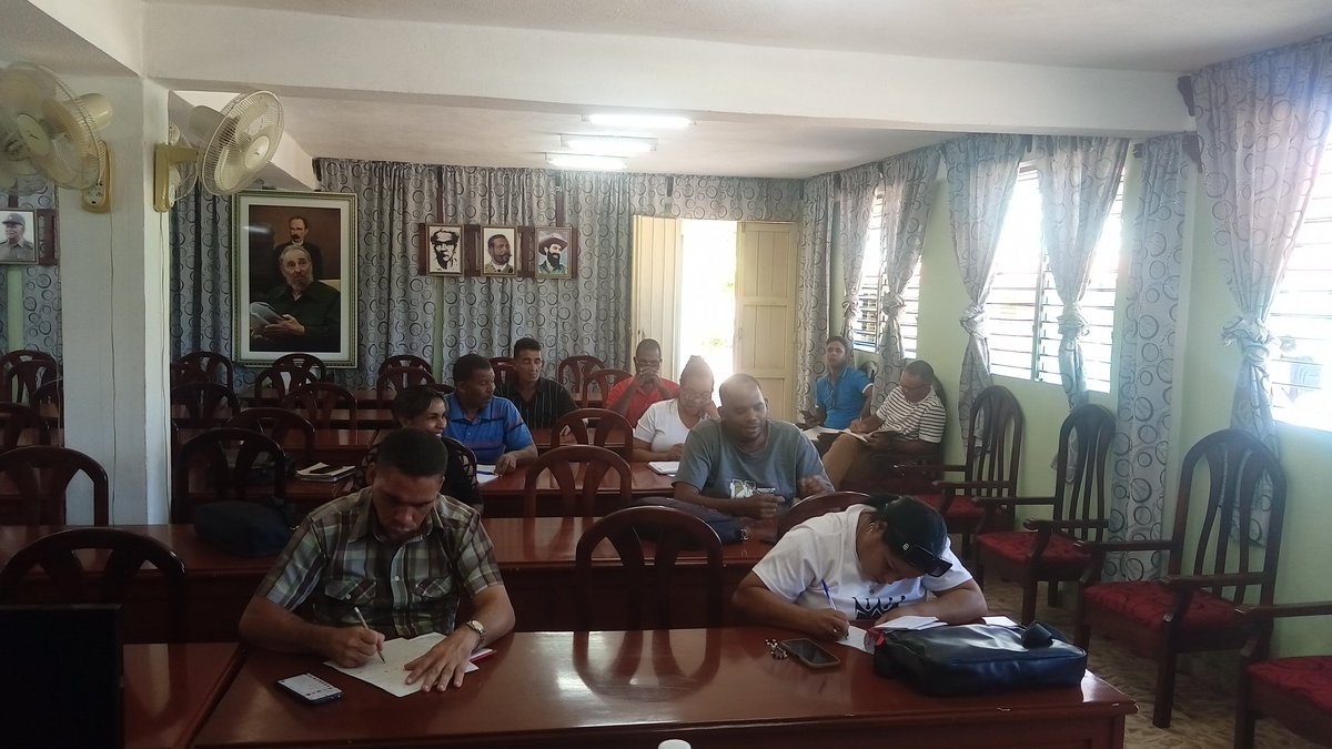 KPons13727's tweet photo. Reunión de trabajo con el grupo económico y social del municipio  dirigido por Presidente  y el Intendente de yateras,  el objetivo principal de este espacio es evaluar los indicadores económicos actuales y definir las líneas de acción estratégica que guiarán nuestra gestión. https://t.co/EOuIqdPlRS