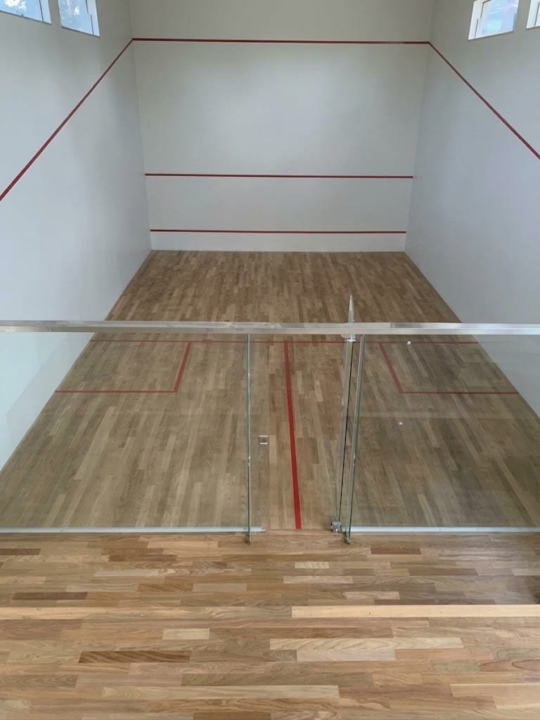 playsquashcombr's tweet photo. Quadras de Squash em vidro e alvenaria.... Bolinha Preta ou Branca? Vc escolhe https://t.co/uojWxQaqMP