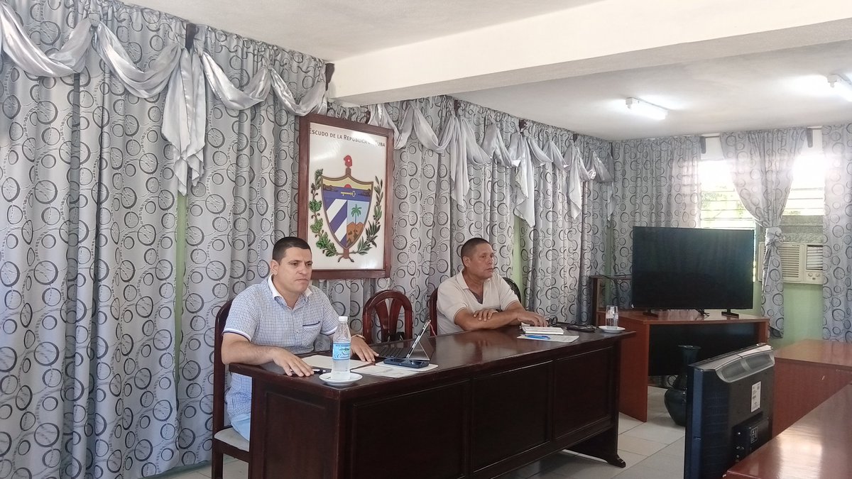 KPons13727's tweet photo. Reunión de trabajo con el grupo económico y social del municipio  dirigido por Presidente  y el Intendente de yateras,  el objetivo principal de este espacio es evaluar los indicadores económicos actuales y definir las líneas de acción estratégica que guiarán nuestra gestión. https://t.co/EOuIqdPlRS