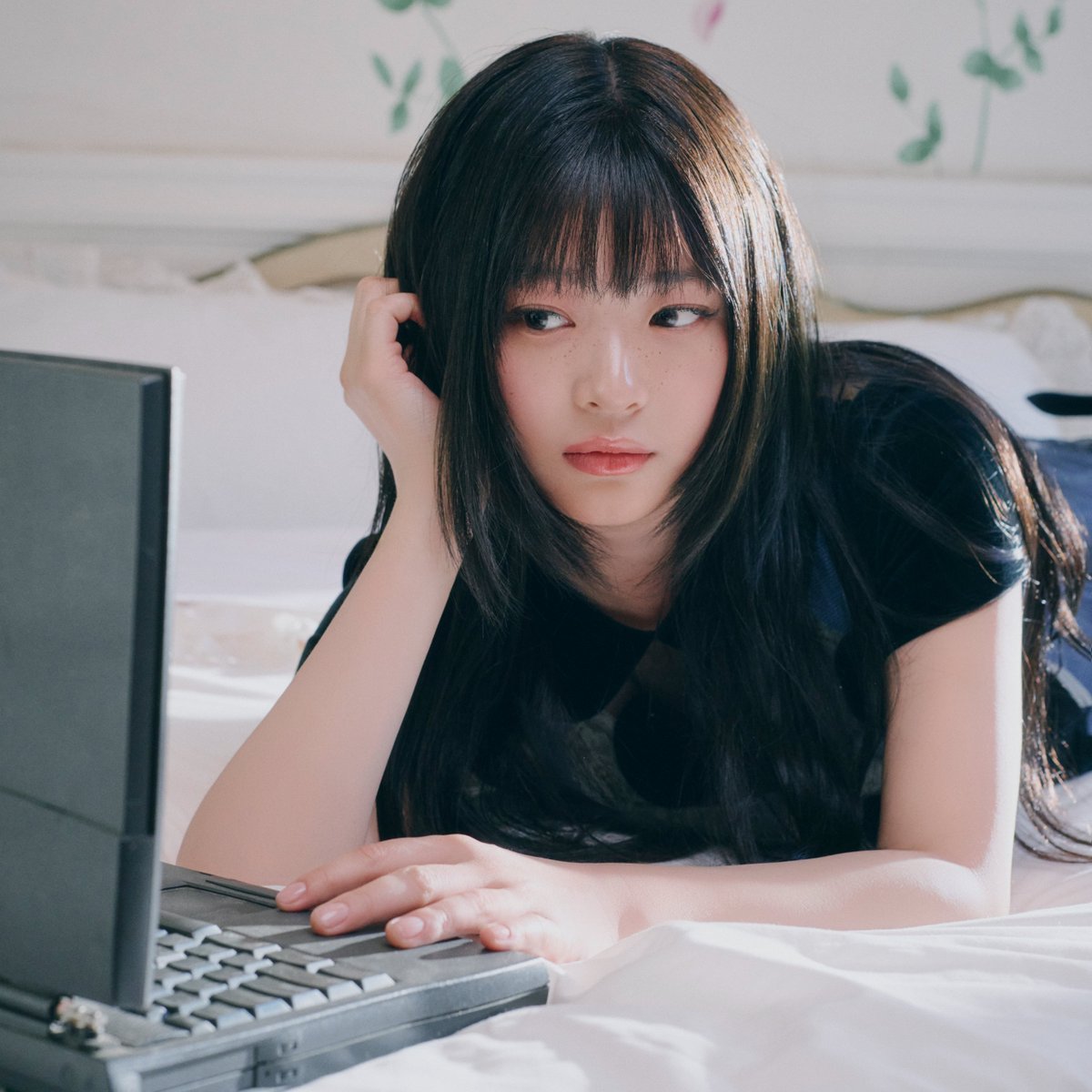 kchartsmaster's tweet photo. Happy 22nd birthday to HANNI of NewJeans! https://t.co/HWkxOEzyOe