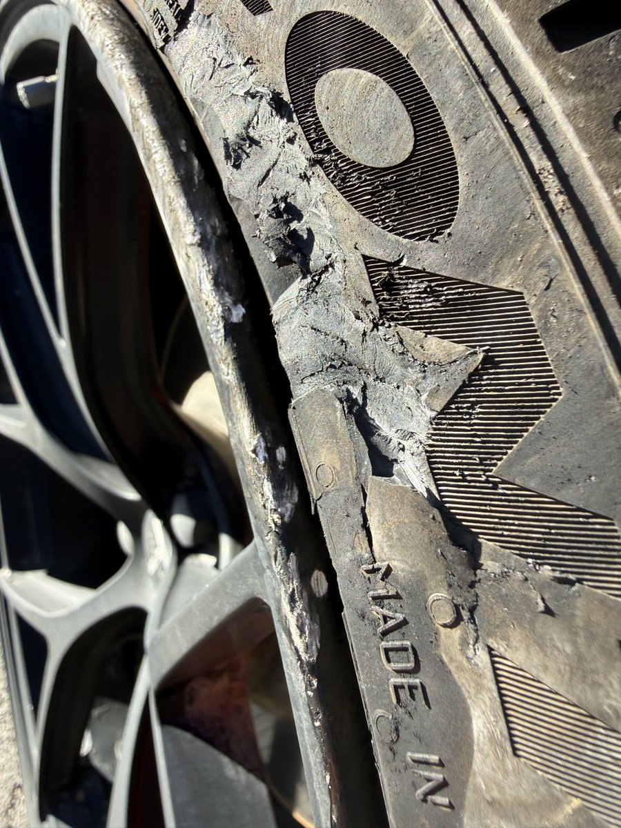 wadeanderson's tweet photo. FSD doesn’t yet know how to avoid potholes and I slammed hard into a large one. I should have been paying attention to to road better but since I was on an interstate and had FSD on, I wasn’t watching out for potholes like I should have been 🤷🏻‍♂️ https://t.co/v9RrvfXcpP
