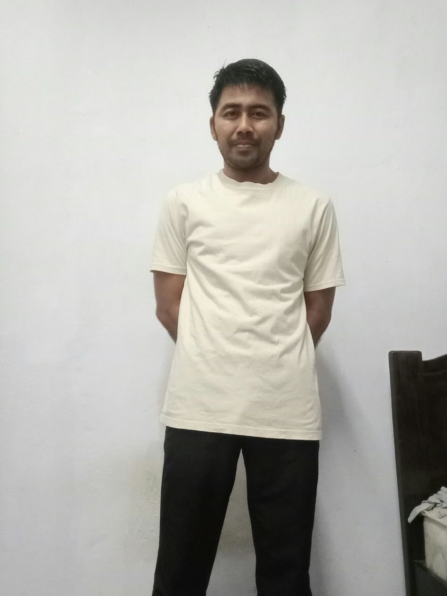 OnlineAcc91's tweet photo. Dengan baju atau tanpa baju, sundal tetap sundal https://t.co/V5e0PQPOn2