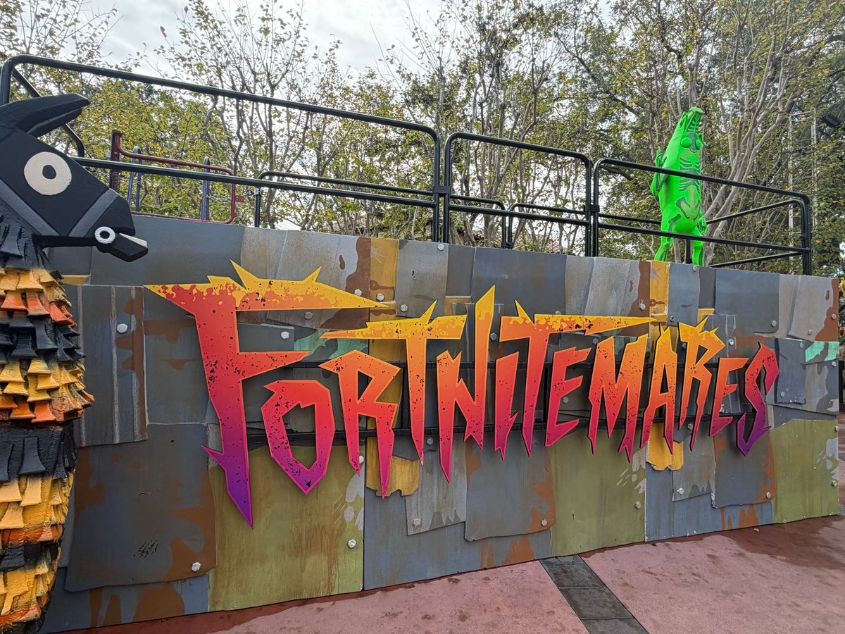insideuniversal's tweet photo. Lotta HHN fans gonna be droppin’ tonight, as Jack the Clown is scheduled to be released in the Item Shop! #HHN35 #Fortnite @HorrorNightsORL https://t.co/3XF6iXXSDx