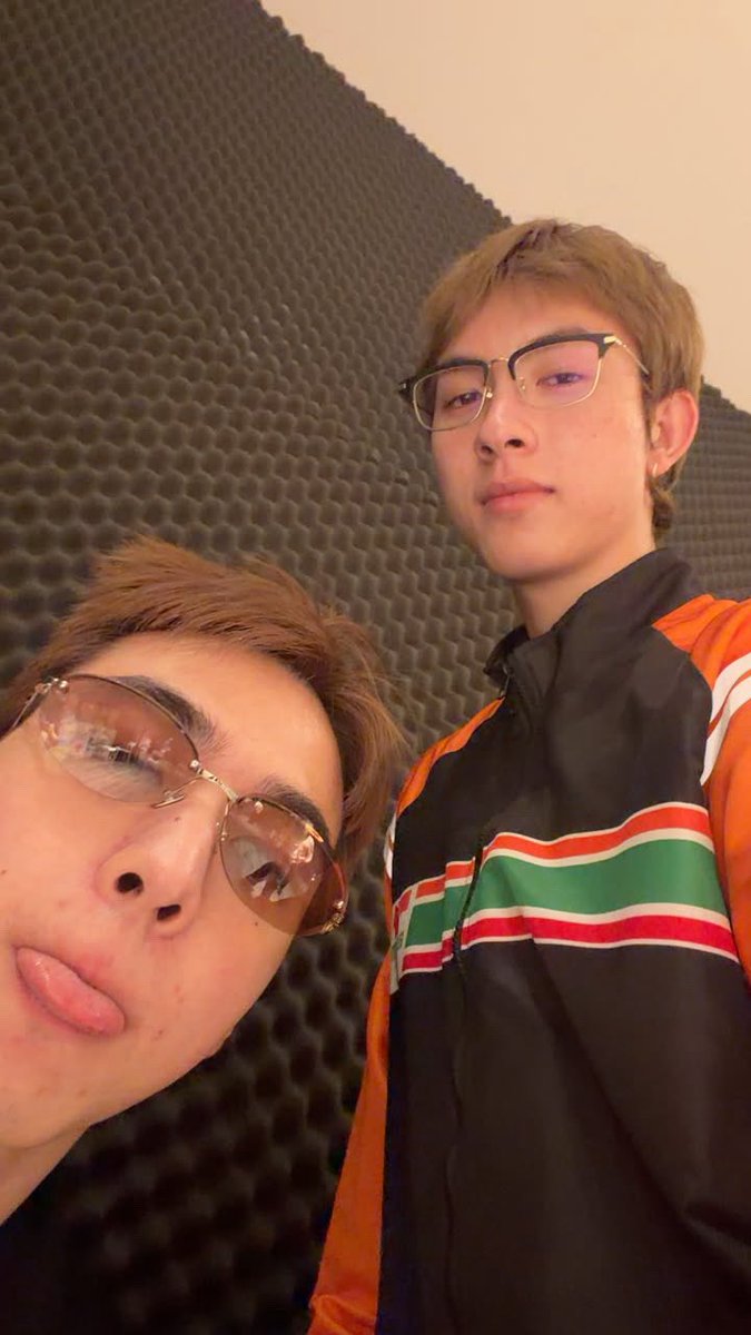 Trouhuuv's tweet photo. แปลๆๆๆๆ https://t.co/PKW0UjDQM1