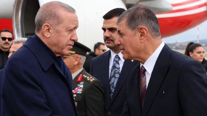 egedecevirme's tweet photo. AK Parti İzmir İl Başkanı Bilal Saygılı, ilçe başkanları ve il yöneticileriyle yaptığı toplantıda Cemil Tugay’ın 7 Ekim’de AK Parti’ye geçeceğini duyurdu.. https://t.co/1exZy4O0as