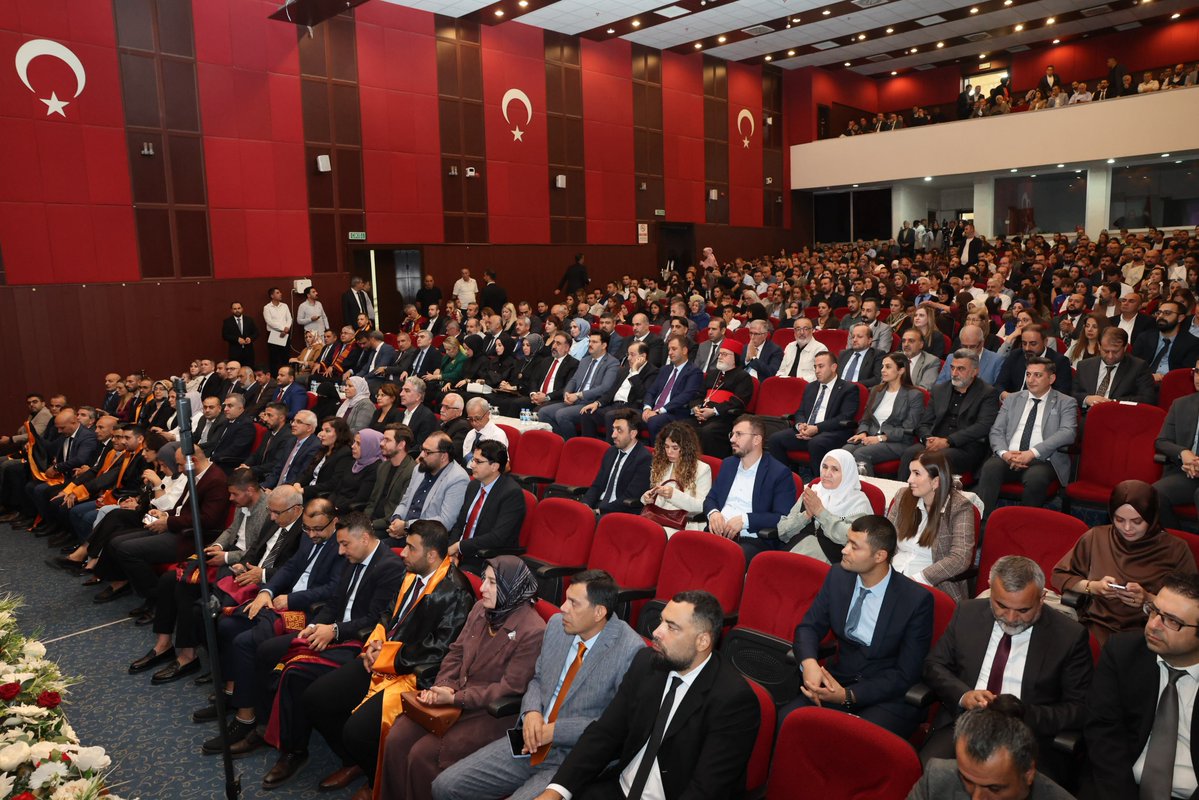 mardinartuklu's tweet photo. 🎯 Üniversitemiz 2026-2027 Akademik Yılı Değerlendirme Programı gerçekleştirildi.

Programda Üniversitemizin akademik gelişimi, bilimsel üretim kapasitesi, uluslararasılaşma, öğrenci yapısı, kalite ve akreditasyon çalışmaları kapsamlı verilerle değerlendirildi.

Bilimsel üretim, proje kapasitesi, uluslararasılaşma ve akreditasyon alanlarındaki gelişmelerin de ele alındığı programda, Mardin’in bölgesel kalkınmasına katkı sunacak yeni hedefler değerlendirildi.

@erolozvar
@ibrahimozcosar

#MAÜ #AkademikYıl #EğitimdeGelişim