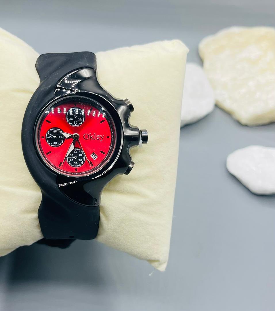 Thoyruqwatches's tweet photo. ⌚ Oakley Chronograph Watch

⏱️ Stylish chronograph dial
📅 Date display
🖤 Premium silicone strap
🎨 Multiple colors available
✨ Sporty &amp; classy design
🎁 Comes with box
💰 Price: N15,000
🏪 Shop pickup available
🚚 Nationwide delivery available🤝 https://t.co/x2Qahs9vLW