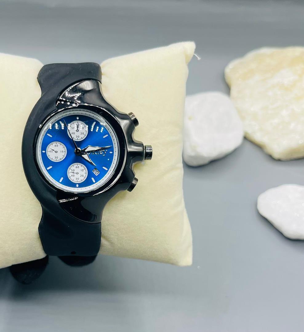 Thoyruqwatches's tweet photo. ⌚ Oakley Chronograph Watch

⏱️ Stylish chronograph dial
📅 Date display
🖤 Premium silicone strap
🎨 Multiple colors available
✨ Sporty &amp; classy design
🎁 Comes with box
💰 Price: N15,000
🏪 Shop pickup available
🚚 Nationwide delivery available🤝 https://t.co/x2Qahs9vLW
