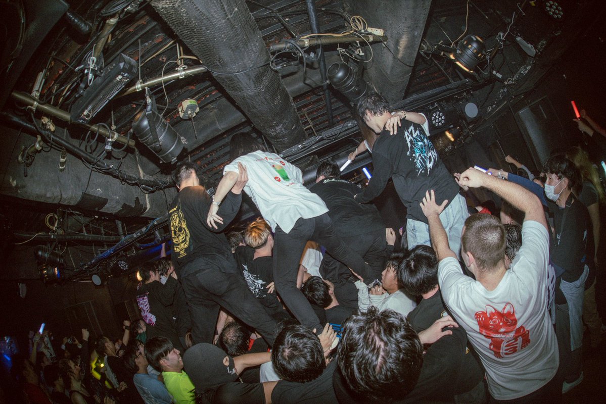 AZON_osaka's tweet photo. 《 STAGE CLEAR 》
PANIC in the PARTY ありがとうございました!!
自社4組で渋谷GAMEを完全SOLD出来たこと、誇りに思います🙇‍♂️
次回開催は12/7!!

お楽しみに🎮

【NEXT STAGE ▶︎▶︎▶︎】

【大阪】
10月7日(水) @ CYPRESS LOUNGE（SUNHALL WEST）

『仲良しサミット』

⏳ OPEN 18:30 / START 19:00
💰 S Ticket ¥3,000（+1D）/ A Ticket ¥700（1D込み）/ 当日 ¥1,000（+1D）
※S Ticketは優先入場＋合同囲みチェキ付き
※A Ticketはドリンク代事前徴収制

🎤 AZ-ON：19:00〜19:30
📸 特典会：20:40〜22:00

💠『AZ-ON WEAPON QUEST』開催中💠
AZ-ONお目当て入場でAZ-COREを1枚GET！
🎁 AZ-ON入場でお目当て特典あり

🎫：https://t.co/xicQQlkVgM
■10月6日(火)23:59ま���販売中