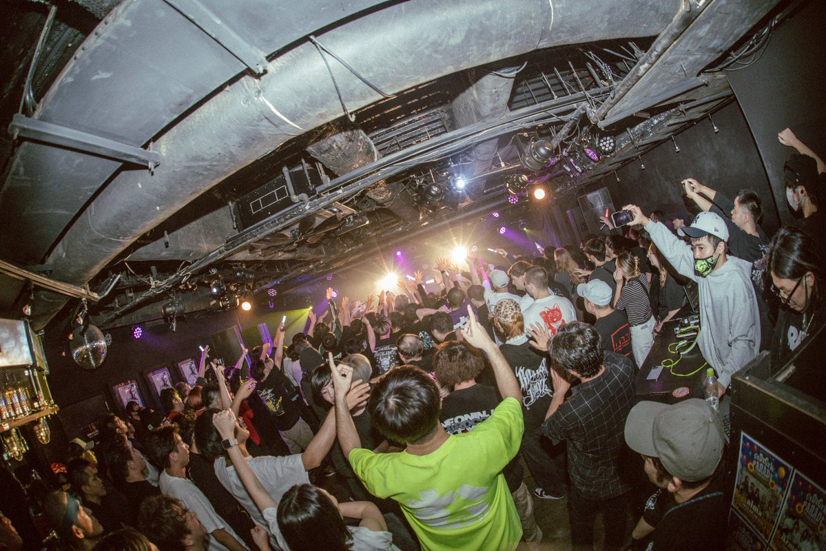AZON_osaka's tweet photo. 《 STAGE CLEAR 》
PANIC in the PARTY ありがとうございました!!
自社4組で渋谷GAMEを完全SOLD出来たこと、誇りに思います🙇‍♂️
次回開催は12/7!!

お楽しみに🎮

【NEXT STAGE ▶︎▶︎▶︎】

【大阪】
10月7日(水) @ CYPRESS LOUNGE（SUNHALL WEST）

『仲良しサミット』

⏳ OPEN 18:30 / START 19:00
💰 S Ticket ¥3,000（+1D）/ A Ticket ¥700（1D込み）/ 当日 ¥1,000（+1D）
※S Ticketは優先入場＋合同囲みチェキ付き
※A Ticketはドリンク代事前徴収制

🎤 AZ-ON：19:00〜19:30
📸 特典会：20:40〜22:00

💠『AZ-ON WEAPON QUEST』開催中💠
AZ-ONお目当て入場でAZ-COREを1枚GET！
🎁 AZ-ON入場でお目当て特典あり

🎫：https://t.co/xicQQlkVgM
■10月6日(火)23:59ま���販売中