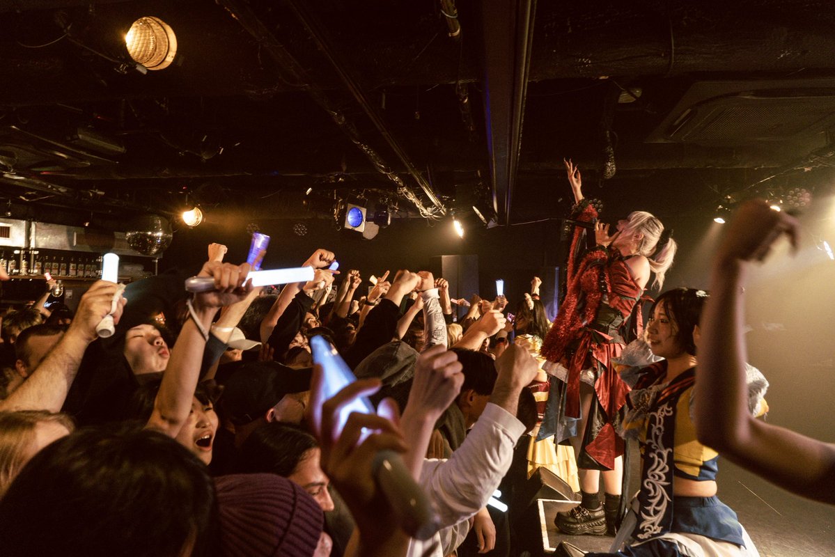 AZON_osaka's tweet photo. 《 STAGE CLEAR 》
PANIC in the PARTY ありがとうございました!!
自社4組で渋谷GAMEを完全SOLD出来たこと、誇りに思います🙇‍♂️
次回開催は12/7!!

お楽しみに🎮

【NEXT STAGE ▶︎▶︎▶︎】

【大阪】
10月7日(水) @ CYPRESS LOUNGE（SUNHALL WEST）

『仲良しサミット』

⏳ OPEN 18:30 / START 19:00
💰 S Ticket ¥3,000（+1D）/ A Ticket ¥700（1D込み）/ 当日 ¥1,000（+1D）
※S Ticketは優先入場＋合同囲みチェキ付き
※A Ticketはドリンク代事前徴収制

🎤 AZ-ON：19:00〜19:30
📸 特典会：20:40〜22:00

💠『AZ-ON WEAPON QUEST』開催中💠
AZ-ONお目当て入場でAZ-COREを1枚GET！
🎁 AZ-ON入場でお目当て特典あり

🎫：https://t.co/xicQQlkVgM
■10月6日(火)23:59ま���販売中