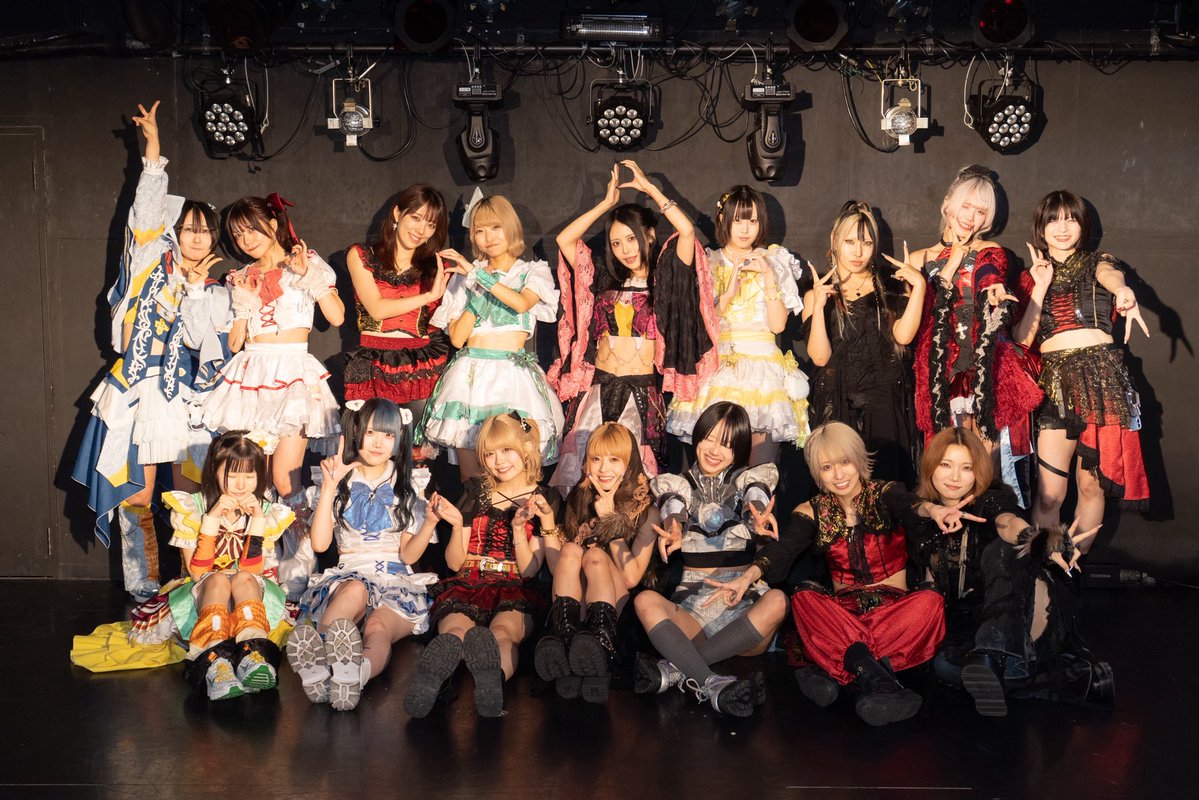 AZON_osaka's tweet photo. 《 STAGE CLEAR 》
PANIC in the PARTY ありがとうございました!!
自社4組で渋谷GAMEを完全SOLD出来たこと、誇りに思います🙇‍♂️
次回開催は12/7!!

お楽しみに🎮

【NEXT STAGE ▶︎▶︎▶︎】

【大阪】
10月7日(水) @ CYPRESS LOUNGE（SUNHALL WEST）

『仲良しサミット』

⏳ OPEN 18:30 / START 19:00
💰 S Ticket ¥3,000（+1D）/ A Ticket ¥700（1D込み）/ 当日 ¥1,000（+1D）
※S Ticketは優先入場＋合同囲みチェキ付き
※A Ticketはドリンク代事前徴収制

🎤 AZ-ON：19:00〜19:30
📸 特典会：20:40〜22:00

💠『AZ-ON WEAPON QUEST』開催中💠
AZ-ONお目当て入場でAZ-COREを1枚GET！
🎁 AZ-ON入場でお目当て特典あり

🎫：https://t.co/xicQQlkVgM
■10月6日(火)23:59ま���販売中