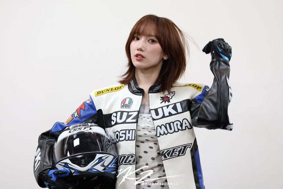 KingZoneCFMJJ's tweet photo. 261005 USPEER JUMP UP 대면 팬사인회
#유스피어 #USPEER
#소이 #SOEE https://t.co/EW8bAylWUR