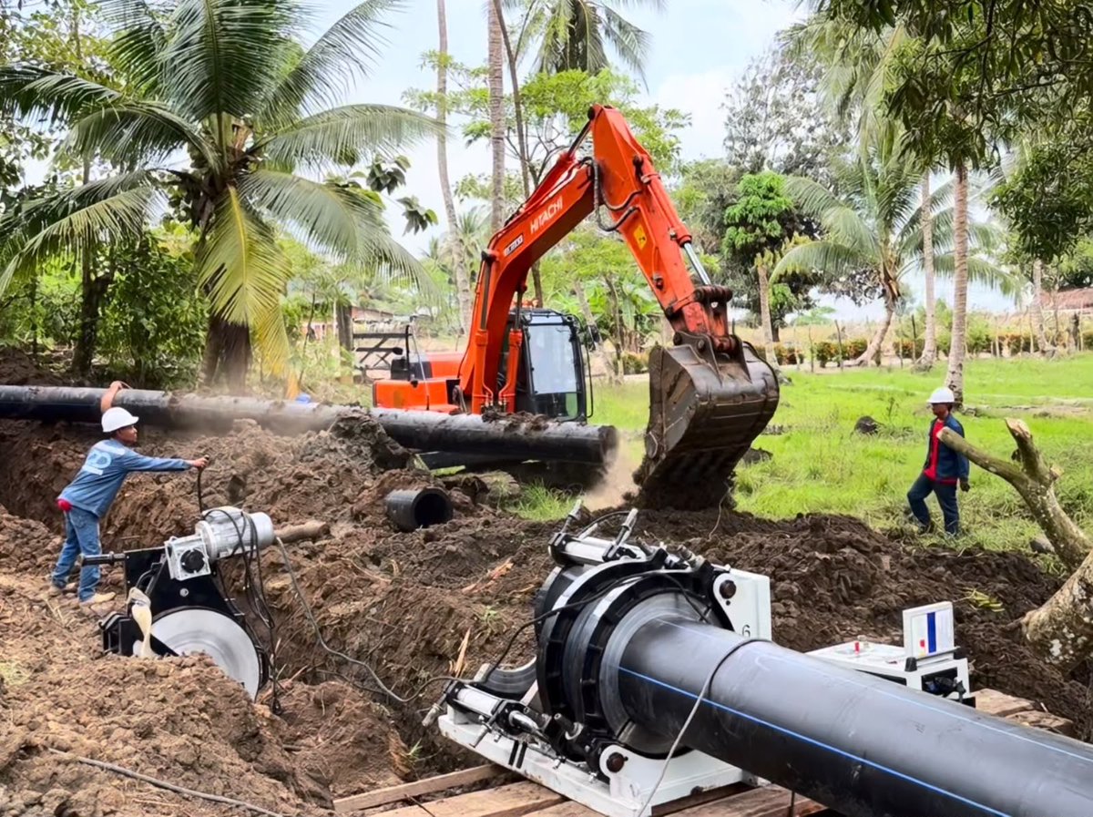 GobAntioquia's tweet photo. Más de 20 mil habitantes de la zona urbana de Necoclí se verán beneficiados con esta obra que hace parte del Plan Departamental de Agua, y que representa un sueño cumplido para muchas de comunidades que, por primera vez, tienen acceso al servicio de agua potable por medio del sistema de acueducto.

✅Más cobertura
✅Mejor presión del agua
✅Mejor prestación del servicio

¡En Antioquia están pasando cosas muy buenas!