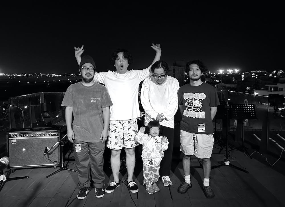 osamakyoudai's tweet photo. 【⚡️⚡️今夜もご視聴ありがとうございました！⚡️⚡️】
12月12日(土)＃沖縄 #浦添groove でのツアーファイナルが発表されました！O.A.は沖縄のベテランバンド #offseason が登場！13日午後はビーチでのアフターパーティも開催！詳細は(https://t.co/F31mgmHQyZ)で近日！
#キングブラザーズ #KingBrothers https://t.co/vkSnoZgMDt