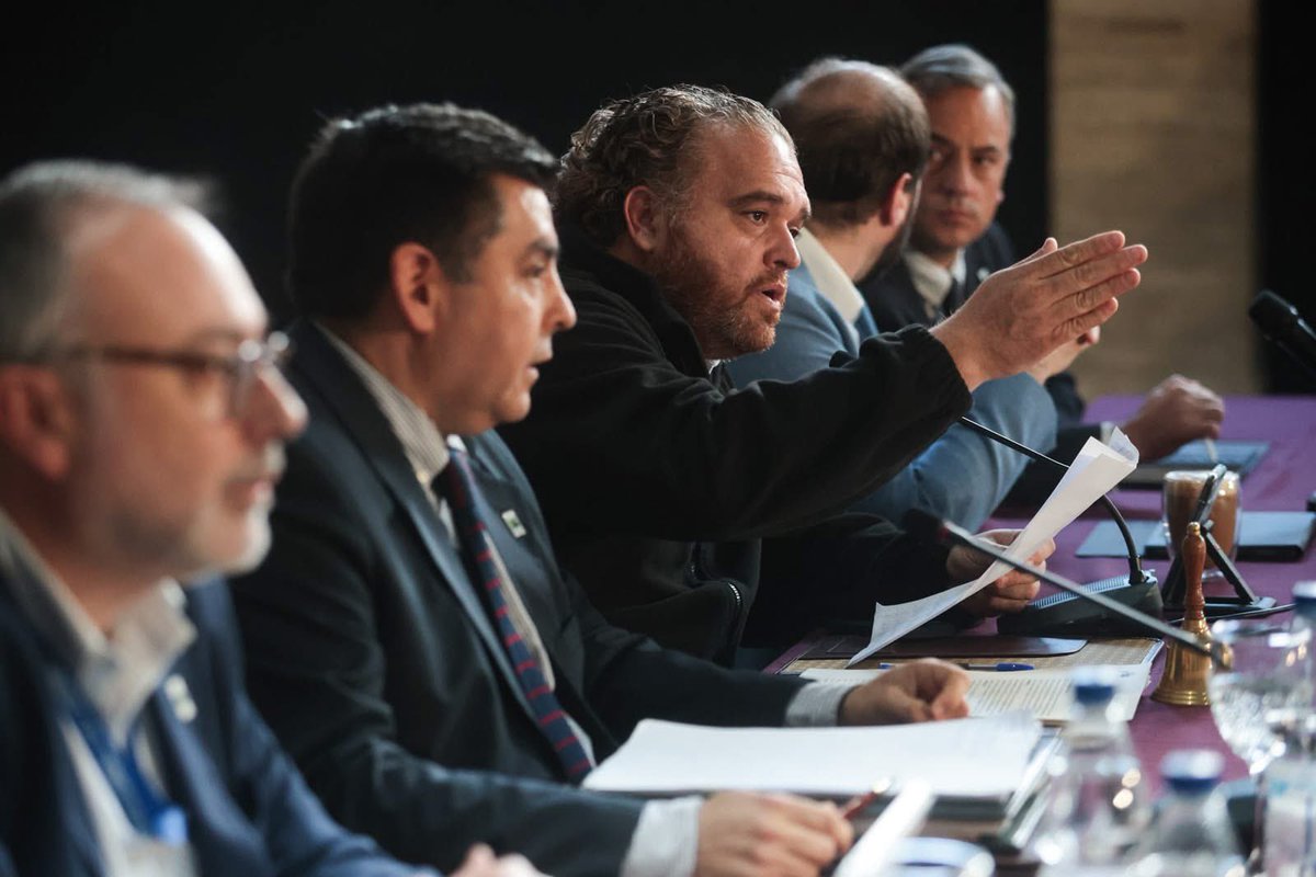 CoreBioBio's tweet photo. En la última sesión del Consejo Regional, presidida por el Gobernador Sergio Giacaman, varios fueron los importantes proyectos aprobados en materias como seguridad e infraestructura. https://t.co/0KulASOJG4