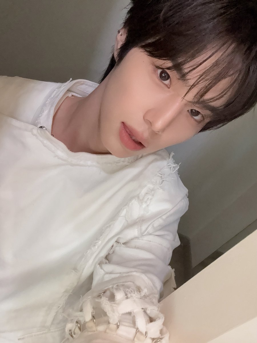 Morgane_lqt's tweet photo. 🤍🤍
#82SD #82MAJOR #82DE #82DESD #82DESELCADAY #HWANGSEONGBIN #Seongbin #82Major https://t.co/mi2DGNxj9k