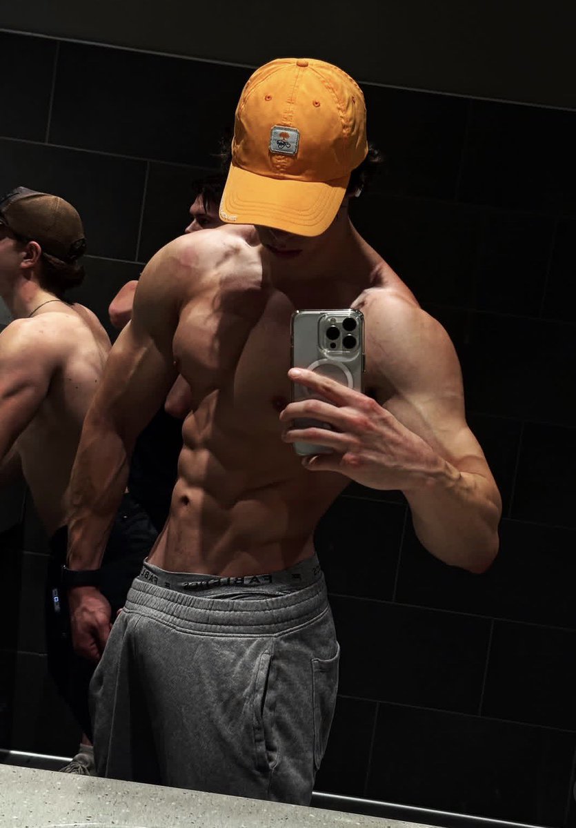 Alphaeaston's tweet photo. You wanted my attention, so you came looking for it. Now you’re going to learn the difference between craving an Alpha and actually deserving his attention. Stay on your knees and don’t forget who’s in control. 😈
#findom #paypig #serve #submit #cashmaster #obey https://t.co/NUKck7x8GO