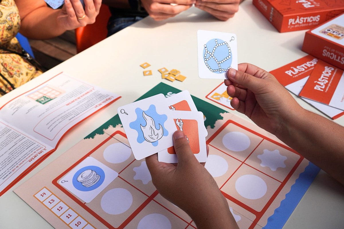 _BIST's tweet photo. 🎲 A team from @ICIQchem has launched a board game called "Plàsticus" to bring research into #SmartPlastics closer to the public

The game is now being distributed to educational centres across Catalonia

#ScienceOutreach #BISTCommunity @fcri_cat

🔗 https://t.co/mruFUeBAwM https://t.co/kEyhDxjOhJ
