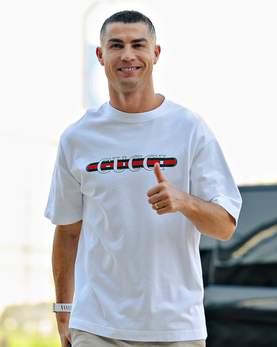 B24PT's tweet photo. Ronaldo tem novo penteado. https://t.co/5fn7KoLO91