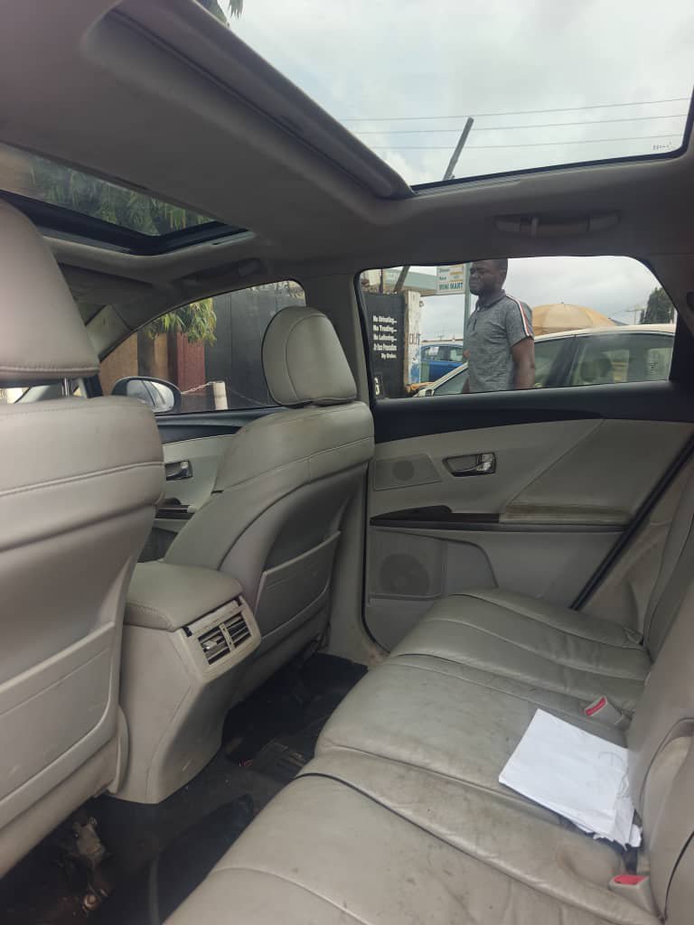hillsdavid04's tweet photo. DISTRESS 📍🔥🚗

Clean and well used registered 2011 
Toyota Venza 
V6 engine
Pano roof 
thumbstart buy and drive, 
nothing to fix
 
N7.3m settle 200k
Location📍ABORU IPAJA

#distresssales https://t.co/K9vWsSGme4