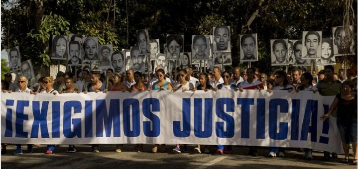DrMtnezBlanco's tweet photo. #TenemosMemoria 
El 6 de octubre se conmemoran el 50 años del horrendo sabotaje terrorista, la explosión en pleno vuelo de un avión de Cubana de Aviación con 73 personas a bordo. Desde entonces el enérgico y viríl pueblo de Cuba llora en Luto eterno y clama justicia
#CubaVencerá https://t.co/Aw8XQNyLCq