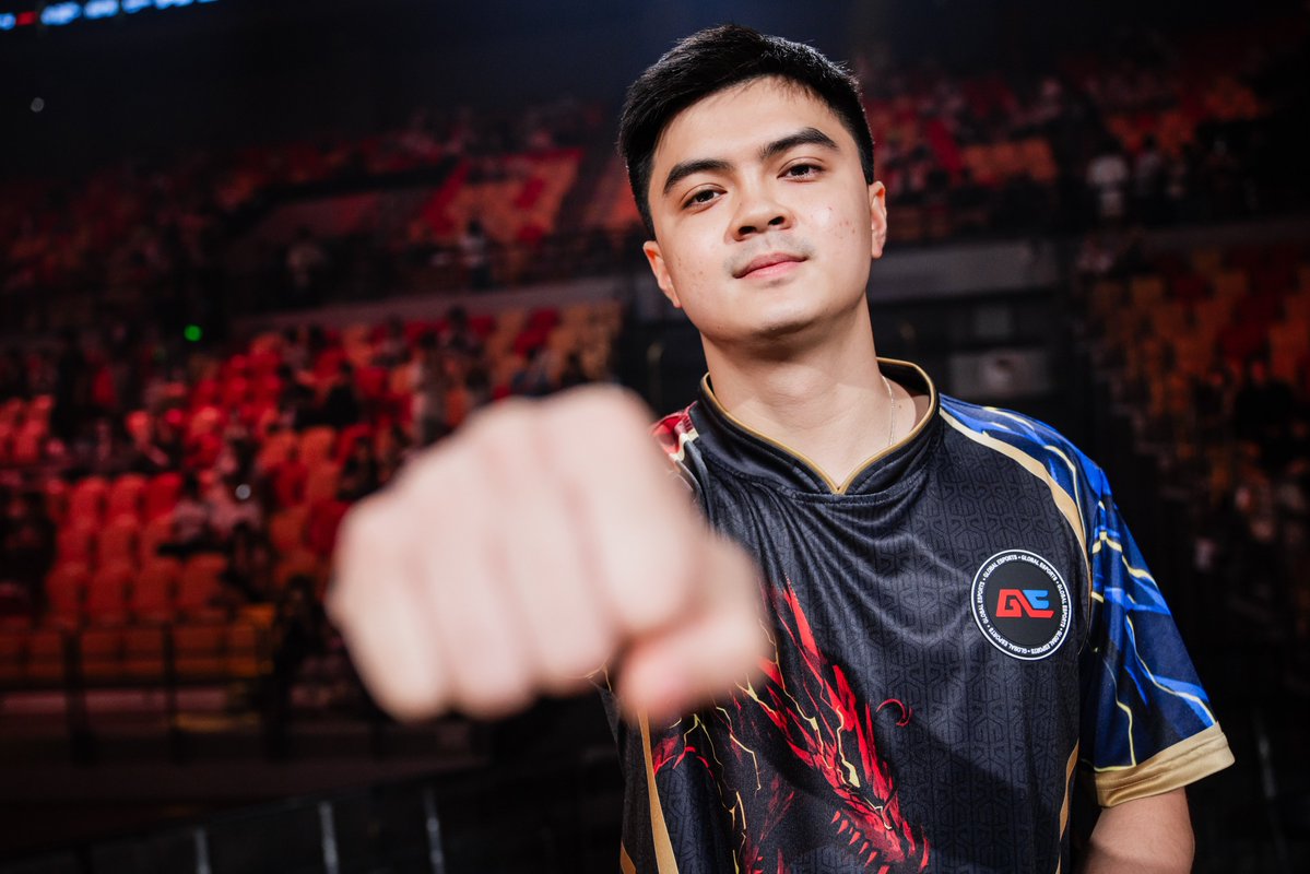 RocketBullets's tweet photo. xavi8k 🇵🇭 of Global Esports 🇮🇳 says there were STILL PC ISSUES during their decisive match vs LOUD 🇧🇷:

"I already said it before the game started that my PC lagged. When I got into the game I could still feel it. I could actually it on the pistol round itself. I asked to restart the PC, they didn't allow me [to. They said] just restart the client. What I did instead was close all the background apps, NVIDIA, everything. On Sunset I was able to play better. But even so, it's not an excuse for me not to play better."

via @PayTheRow