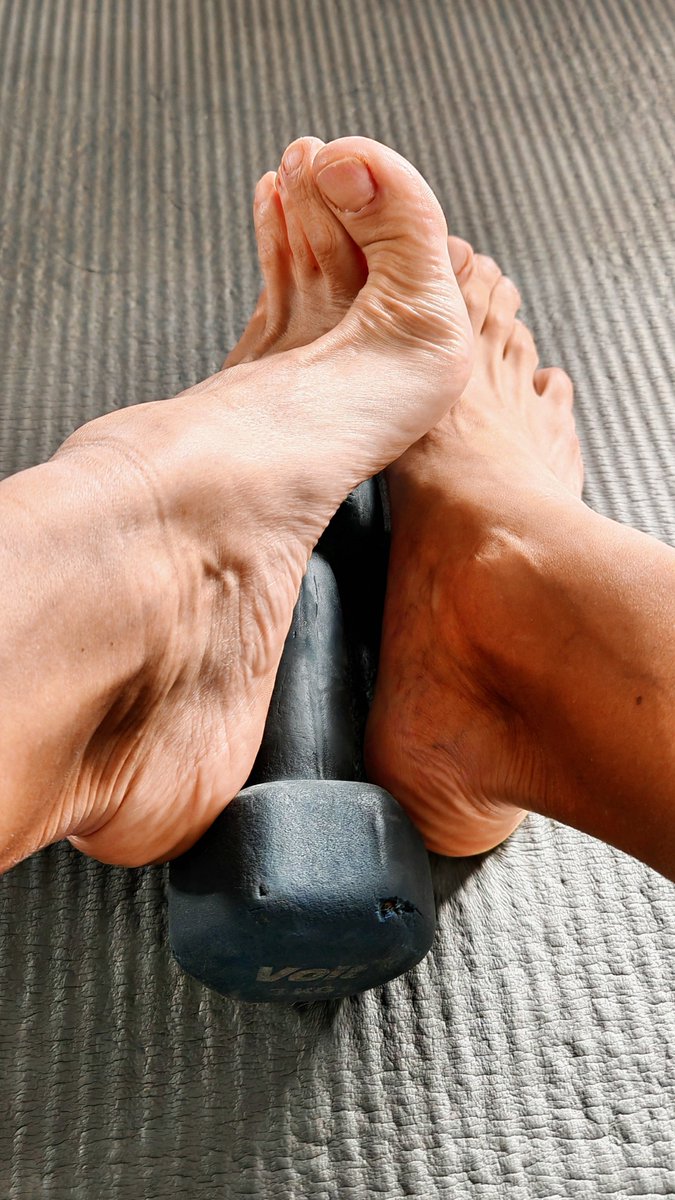 RoseFeet999X's tweet photo. I finished my sets.
Yours is one: stay with the smell
#gymfeet #sockoff #afterworkout #wrinkledsoles #barefeet #maturefeet #footfetish https://t.co/OefsHJS1R7