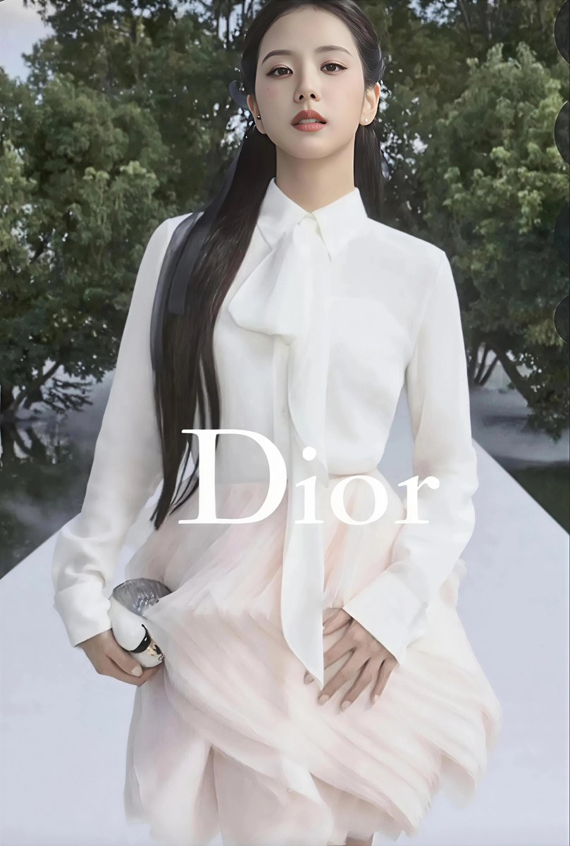SooyitaAdry87's tweet photo. @RaeKaeli Amamos que las revistas sean una DULZURA con nuestras chica y #JISOOxDiorSummer27 la #MusaDior PERFECTA 🫶🤩🐰🦢👑🩷🤍 https://t.co/kLaizCPKiQ