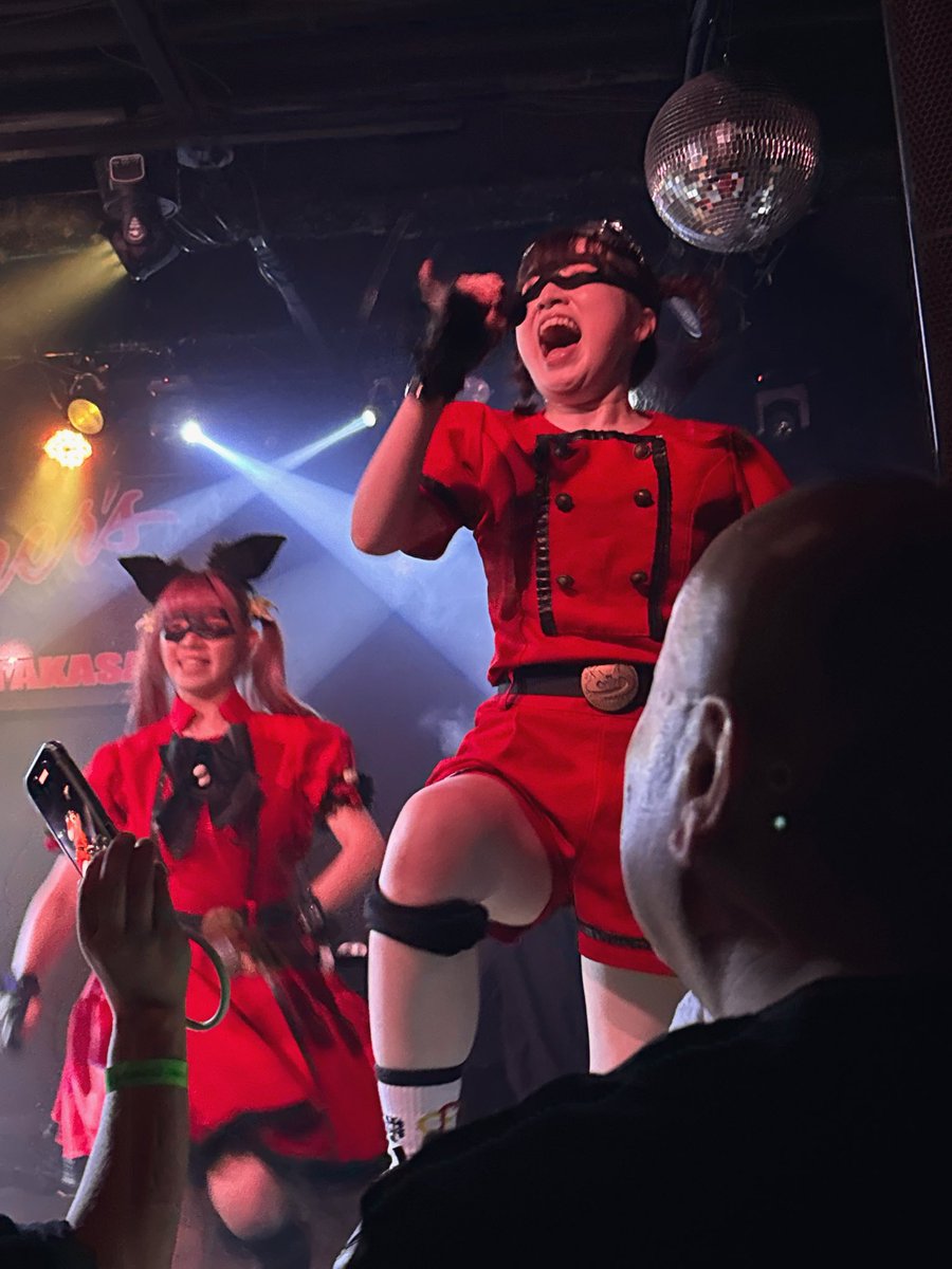 redstar_forever's tweet photo. 昨日もジャマーズ高崎へ行き #タカサキ現象 満喫してきました♪セクマシでゲストボーカルして茂木さんのBRAHMAN charonにグッときて初めろん畑a go goさんに盛り上がりクリトリックリスで酒相撲合唱し初Mr.Fin and Jakeさんにのりまくった♪面識ありませんがサイトウさんお誕生日おめでとでした！ https://t.co/6eUrDV7uIw