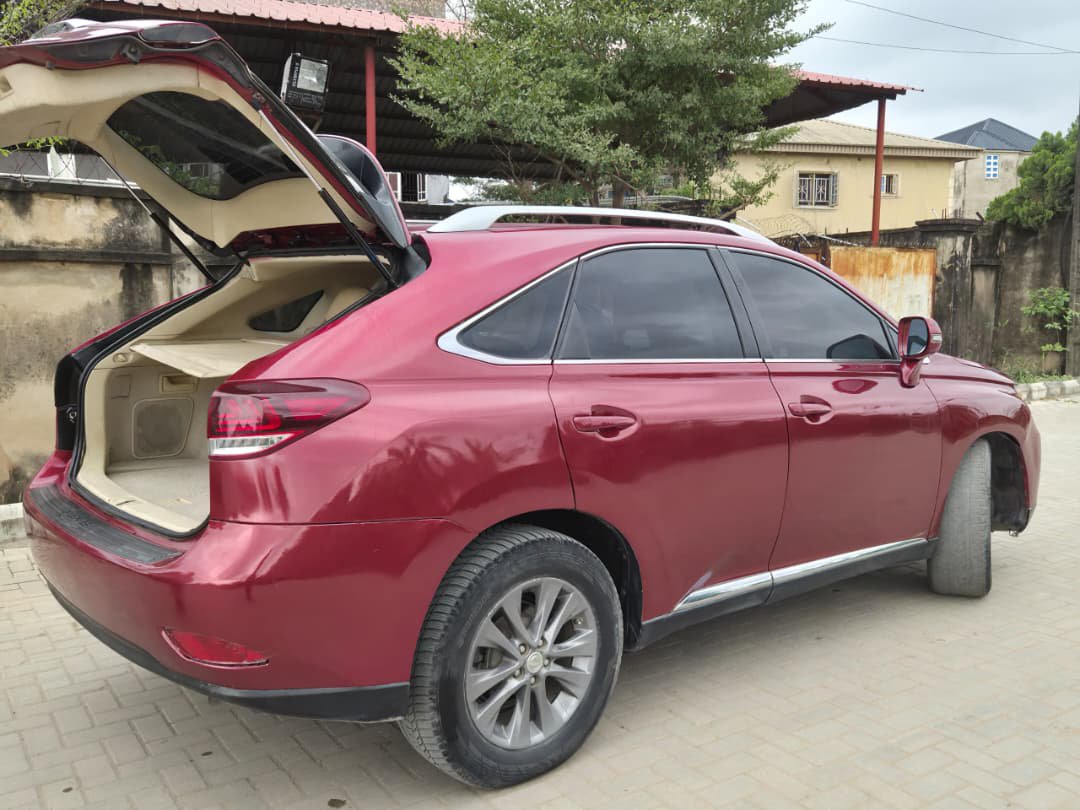 hillsdavid04's tweet photo. Good deal
Registered 
Lexus RX350 
2011 model
Engine and Gear are untampered 
working perfectly 
AC 🥶 

Full option 
mouse control, 
reverse camera

Buy and drive, 
nothing to fix 

Price: 12m
Ago palace Lagos https://t.co/xPwP9tZ327